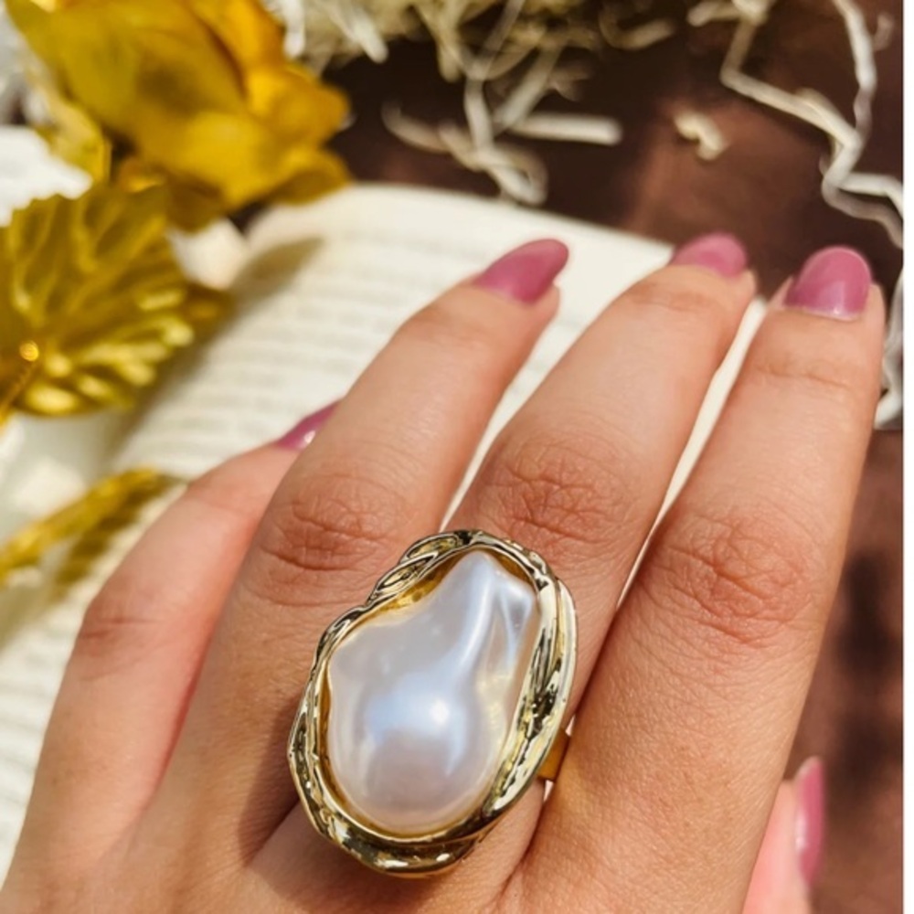 Brand new Gold ring baroque pearl adjustable